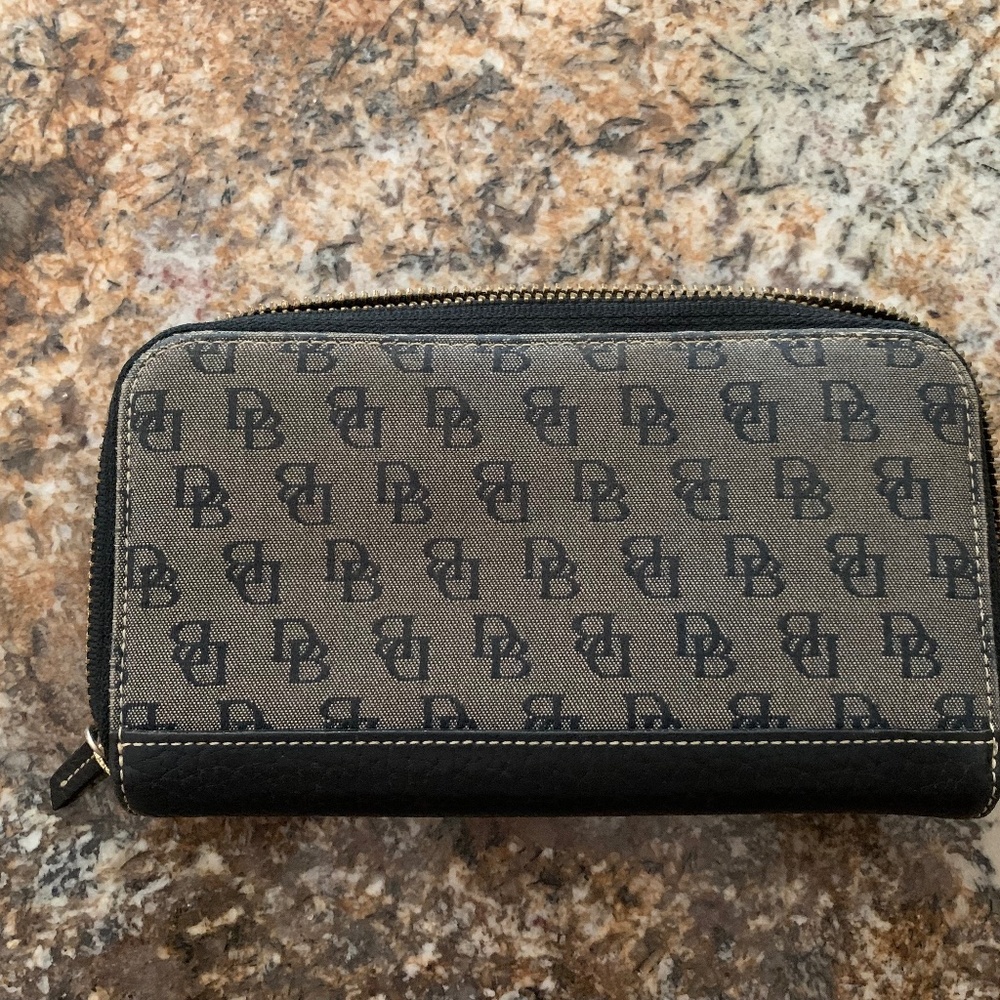 Dooney & Bourke wallet